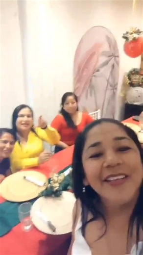 🟢🔴 CENA NAVIDEÑA con mis ex compañeras de la escuela. Mucho gusto verlas chicas, estamos jovencitas 😍🫣 | Mayra Ramírez