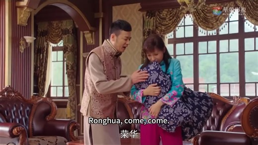 456K views · 3.9K reactions | 全家人都在大口吃肉，7歲小女孩卻只吃素，繼父一眼發現不對勁！ #電視劇 #Drama #情感 | 華策影視 China Huace Film&TV | Facebook