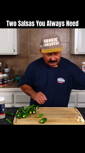 Easy Mexican Salsa Roja & Salsa Verde Recipe #arnietex #bbq #barbecue #barbeque #grill #pitmaster #texasbbq #food #cooking #foryou