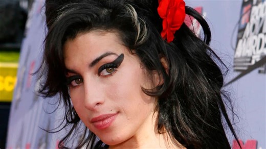 'Amy Winehouse’s pals concealed selling star's possessions at auctions'