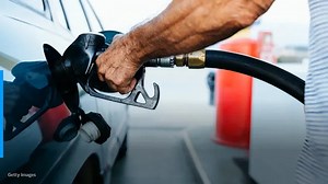 Average gasoline price falls 32 cents in continued decline