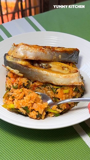 Level up your fried rice game with a tangy twist! 🍋🔥 This Sinigang Fried Rice recipe brings the classic asim-sarap flavor of sinigang into your favorite rice dish—paired perfectly with crispy, golden Fried Pompano! It’s a unique and mouthwatering combo that Pinoy food lovers will surely crave. Perfect for lunch or dinner, this dish is bold, comforting, and surprisingly easy to make. Try it today and surprise your taste buds with something new! 🔔 Don’t forget to like, comment, and subscribe fo