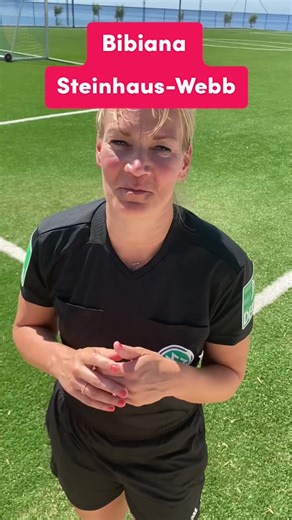 Bibiana Steinhaus-Webb erklärt die Fußballwelt auf TikTok