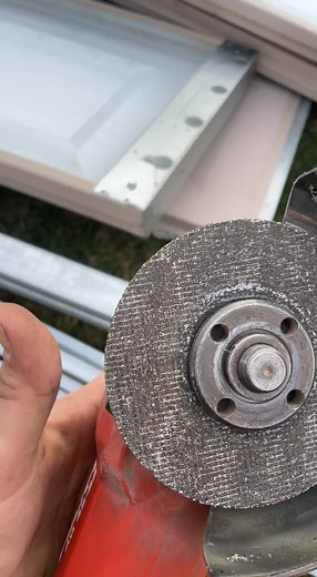 Resilient Angle Grinder Cuts Through Broken Disk with Ease