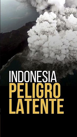 ALERTA MÁXIMA EN INDONESIA | El VOLCAN Anak Krakatau emite humo submarino tras su intensa erupción