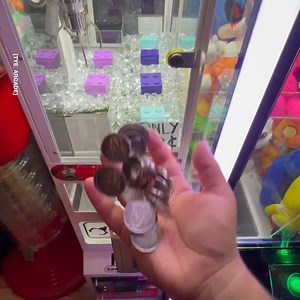 We now know how to hack the claw machine... 🤫 | LADbible Australia