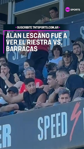 TNT Sports Argentina on Instagram: "ALAN LESCANO, PRESENTE EN EL GUILLERMO LAZA 🏟️ ⚽️ La figura de Argentinos Juniors fue a ver el Deportivo Riestra vs. Barracas Central. Viví el Torneo Clausura 2025 por TNT Sports Premium y disfrutalo también en HBO Max 👉#Suscribite 🔗 Link en bio #LPFxTNTSports"