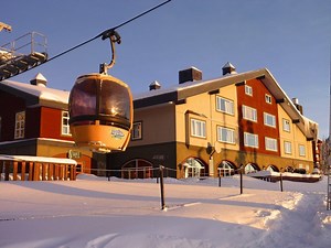 Whistler Blackcomb vs Big White: Ultimate Ski Resort Comparison – Onto the Slopes