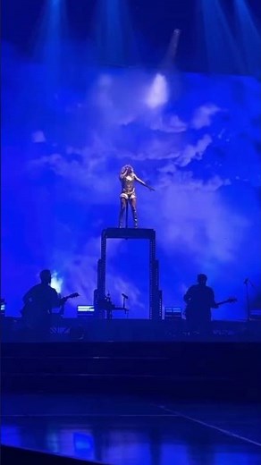 Carrie Underwood - Blown Away Live