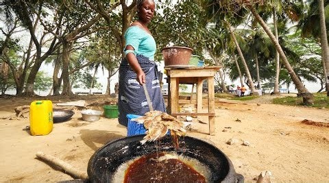 Ghana Street Food At Lake Bosomtwe!! Tilapia & Fanti Kenkey + Cocoa Farm | Ghana