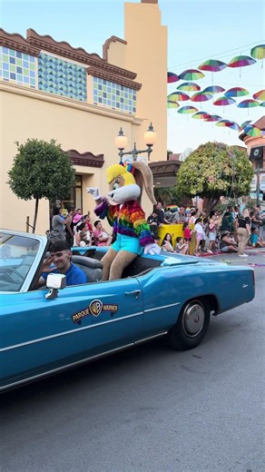 🌈Lola Bunny Superstars of Pride Parade - Parque Warner Madrid