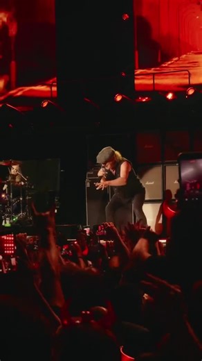 AC/DC Rocks in Santiago: Highway to Hell Live