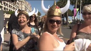 驯龙高手2戛纳展映-toothless亮相