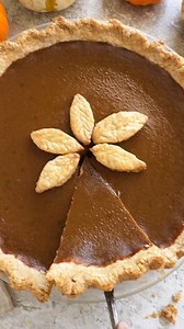 1K views | How to make a flaky and delicious pie crust using vodka for a unique twist! https://www.jessicagavin.com/classic-pumpkin-pie-recipe/ | Jessica Gavin | Facebook