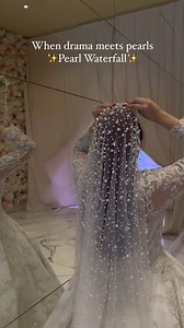 Obsessed with the breathtaking 'Pearl Waterfall' veil from @laseniora.bridal! 💫 It's all about that dramatic pearl cascade, setting trends for 2024! Who else is swooning over this masterpiece? 🐚 📹- @laseniora.bridal | Wedded Wonderland