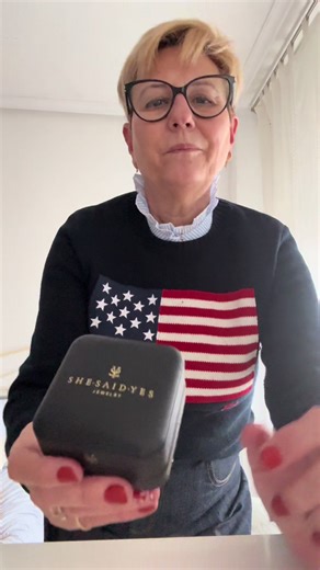 No es solo un anillo. Es un sí a ti, a tu historia y a todo lo que mereces ✨ Hay joyas que se llevan… y joyas que se sienten. She Said Yes 🤍 Cuando el detalle lo dice todo. . @SHE·SAID·YES Jewelry . 15% Valentine Code: BYBEA15 Search ID for this jewelry: SEBR038B . #ShesaidyesValentine #shesaidyesjewelry #shesaidyesring