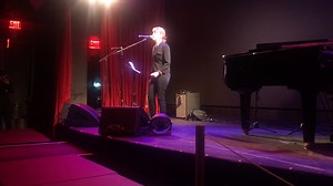 Suzanne Vega - Tom's Diner