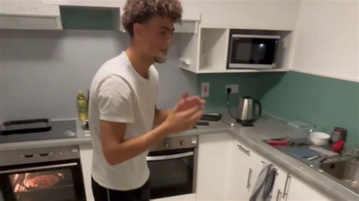 Comedic clip shows drunk friend's epic fail upon encountering a drawer