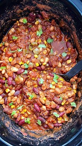Slow Cooker Vegan Chili Using three types of beans and a homemade chili seasoning, this meatless twist on a the classic chili recipe will impress even the biggest meat eaters. Homemade Chili Seasoning: 2 tablespoons chili powder 2 teaspoons cumin 1 1/2 teaspoons salt 1 1/2 teaspoons paprika 1 teaspoon oregano 1/2 teaspoon pepper ⏺️ This uses canned beans that have been drained & rinsed. For the white beans, use your preferred type. I use great northern or cannellini. ⏺️ The blog post includes #i