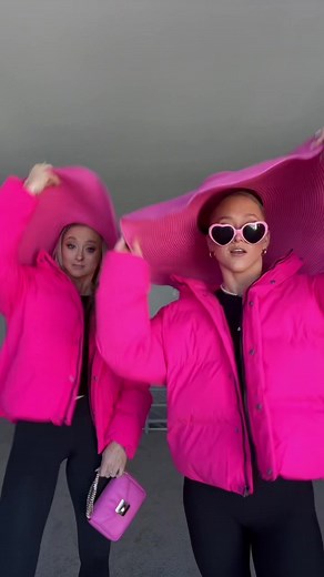 This song has been stuck in our heads ever since we learnt this dance 👀👯‍♀️🎶 #dualipa #icandance #barbiemovie #barbie #barbiedance #dualipadance DC: @KARA ✨💃🏼