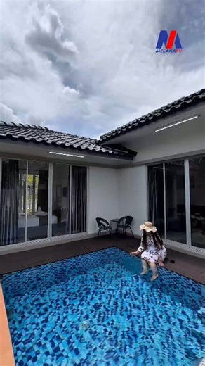 ♨️ Jom bercuti di Gadek Hotspring! 🌿 Nikmati kolam air panas semula jadi, bilik persendirian, chalet selesa & terapi yang menyegarkan! Sesuai untuk keluarga, pasangan & sahabat handai. 📍 Gadek Hotspring, Alor Gajah, Melaka ⏰ 7 pagi – 12 tengah malam Selasa hingga Ahad Jom healing cara semula jadi! 🌸 #GadekHotspring #HealingTrip #AirPanasMelaka #CutiCutiMalaysia #TempatMenarikMelaka #TravelViralMalaysia #ShortEscape #MelakaBest #KolamAirPanas #RawatDiriSendiri #fypageシ | Perbadanan Melaka - MC