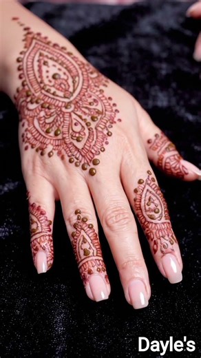Beautiful Hand Henna Art #Mehendi #Art#HennaArt #MehendiDesign #BridalHenna #SatisfyingArt #Henna