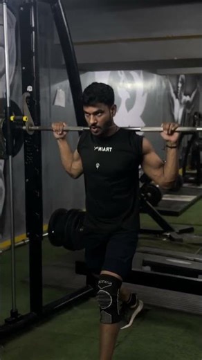 Day -35 Smith machine lunges for quadriceps and glutes.#legs #workout #fitness #gym #shorts