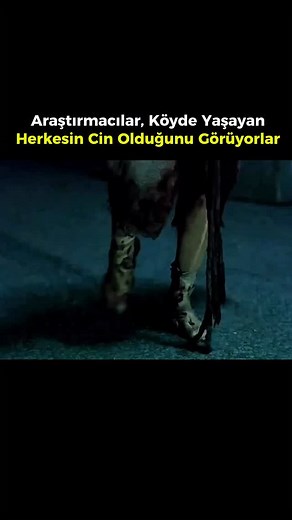 🎬 Howling Village korku filminden dehşete düşürecek bir sahne geliyor. Bir psikolog olan Kanae, şehir efsaneleriyle ünlü “Uluyan Köy” hakkında araştırma yaparken köyün lanetiyle bağlantılı gizli bir aile geçmişini keşfeder. Köy, zamanında korkunç olayların yaşandığı, giren herkesin ya kaybolduğu ya da aklını yitirdiği bir yerdir. Kanae, kaybolan yakınlarını ararken köydeki ruhlarla ve lanetle yüzleşmek zorunda kalır. . @korkvegeril . . . . #korku #korkufilmi #filmönerisi #korkvegeril #paranorma