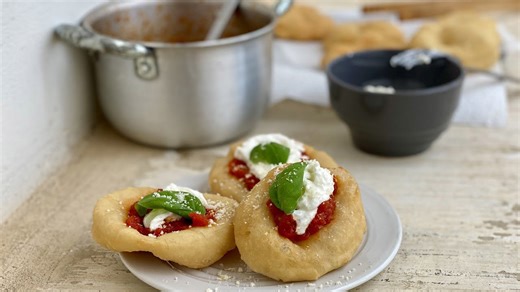 Spectacular Pizza Without an Oven – Italian Street Food | Fried Pizza From Naples | Original Italian Recipe