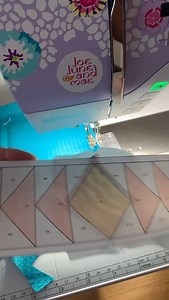 Comment ,’SET’ and get the link to the amazing Flying Geese Pattern bundle … It includes: 🔹the diamond geese 🔹the traditional geese 🔹the migrating/ jumping geese Grab your fabric scraps and make the cutest make-up Pouch! - add a 2” strip to the top edge -add a 3.5” strip to the bottom edge - use fusible interfacing - the boxed corners are 1.5” Comment ,SET’ so I can send you the link in to this fun pattern bundle and start sewing some pretty makeup pouches .... The teal fabric is by @cotton_c