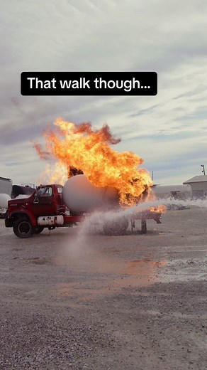 Yes, it really pushed a car that easily. #thermite #firefightingrobot #hhthermite
