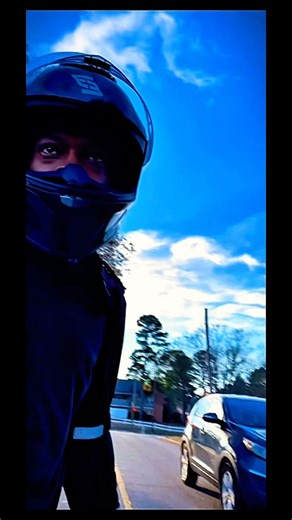 Cars Didn’t Expect This 40 MPH Lane Pass 😳