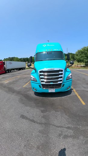 Best Looking Freightliner Semi Truck With Aerodynamic Features