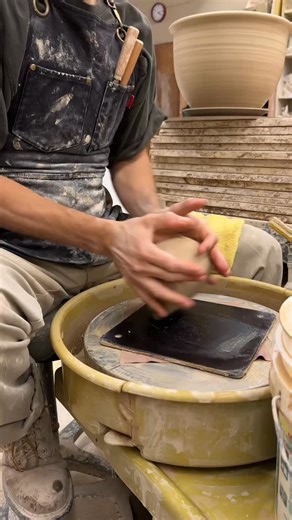 21 reactions | Using the potter's wheel to throw pots upside down, creating a narrow, pointed bottom or a wide rounded bottom as well. . . . . . . #clay #ceramics #pottery #pnw #vases #potterystudio #stoneware #2025 #vase #ceramicbottle #anphora | Homero Anxondo | Facebook