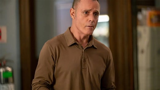 'Chicago P.D.'s Jason Beghe Recalls Working Through Season 1 in 'Extreme Pain'