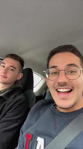 Vidéos de André & Antoine (@antoine_andre) avec Monkeys Spinning Monkeys - Kevin MacLeod & Kevin The Monkey