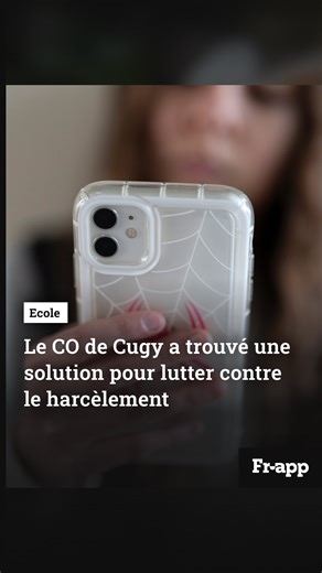 Frapp on Instagram: "📱 Le CO de Cugy a trouvé une solution pour lutter contre le harcèlement. Un QR code à scanner est affiché dans toutes les salles de classe. Il aide les jeunes à signaler des comportements inquiétants, subis directement ou dont ils ont été témoins. 📲 Plus d’infos sur notre site et application Frapp! ✍🏻 Karin Baumgartner 🎥 Théo Charrière"