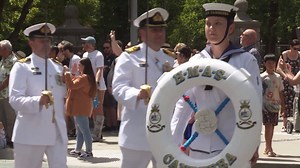 1.4K views · 85 reactions | WATCH || The crew of Royal Australian Navy HMAS Canberra III exercised their right of freedom of entry into the City of Canberra with 300 officers, sailors, soldiers, airman and the Royal Australian Navy Band marching through its CBD. #YourADF marched from Glebe Park to the ACT Legislative Assembly, welcomed by the Reviewing Officer of the parade Chief of Navy Australia, Vice Admiral Michael Noonan, AO, RAN. | Defence Australia | Facebook