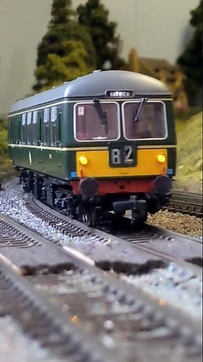 Bachmann Cravens Class 105 DMU E51296-E56451working local passenger service.