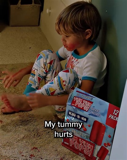 Dexter Thinks It's Blood... But It's Popsicles. | AETV Fan Klub