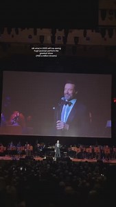 Hugh Jackman singing ‘The Greatest Showman’ >>> Via: laurensalazer/TT | MUCH