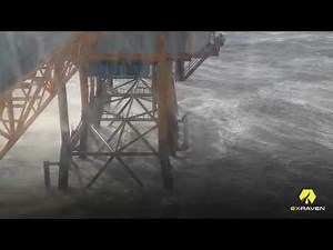 Plataforma offshore durante tempestade