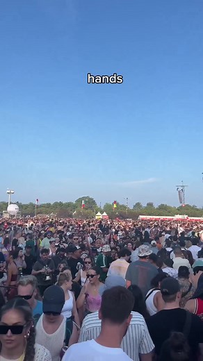 This is definitely an elite way to do @Lollapalooza 🔥🔥, would you do it? Check out the details below 👇 Sapphire Cabana – Available to Reserve cardmembers who purchased an applicable package via Ultimate Rewards. Luxury cabana access includes prime views of the South Main Stage on the day of your purchased tickets; complimentary bar service with beer, wine, and cocktails; complimentary snacks; a dinner buffet; dedicated festival entry with golf cart transportation to the cabana and air-conditi