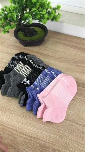 Best socks I’ve used - Bombas ankle solid socks for women, athletic socks, compression socks for running, walking #bombassocks #stylewithsocks #giftforher #christmasgifts #tiktokshopholidayhaul