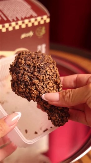🍗🍦 FRIED CHICKEN… AS ICE CREAM?! YES, YOU READ THAT RIGHT! 🤯🔥 Meet the Chocolate Fried Cluckin’ Ice Cream — it looks like crispy fried chicken, but one bite reveals a sweet, creamy chocolate treat with an irresistible cereal-like crunch! 😍🍫 Would you try it? 👀 Tag someone who needs to take the first bite! 😂👇 📍 Available at Viral Chill Co. 🔥 TikTok-trending treats you have to try! #ViralChillCo #FriedChickenIceCream #ViralIceCream #TikTokMadeMeTryIt #TikTokFood