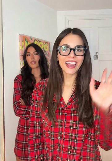 You BETTER stream Santa Darlin’ NOW @Victoria Justice
