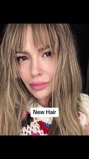 Alyssa Milano Hair Transformation: Stunning Hairstyles and Makeovers