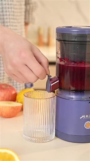 Meet the Rellone Electric Juicer the kitchen upgrade that American families can’t stop talking about 🤍 ✨ Why everyone loves it: ✅ Easy to use and quick to clean – even in the dishwasher! ✅ Compact and lightweight design – perfect for the kitchen and on-the-go. ✅ Saves tons of time and effort! ✅ Works with all types of fruits – from citrus to pomegranates. ✅ Powerful battery – for multiple squeezes on a single charge. ✅ Extracts 99% of the fruit – no waste, just pure juice! 🎁 Limited: 60% OFF F