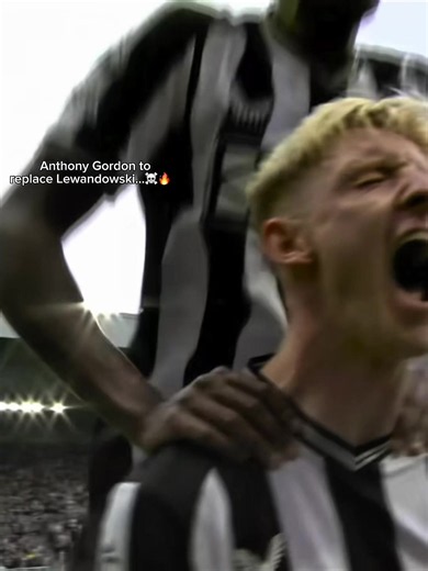 Anthony Gordon's Skills: Better Than Lewandowski?