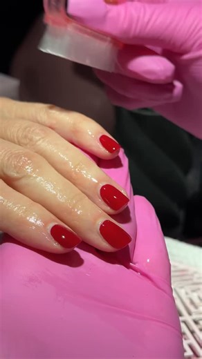 3 week shellac manicure refresh ✨ Before colour: @uglyducklingnails Bitten ❤️ After colour: @dndgel Electric Purple 💜 #shellacmanicure #dndelectricpurple #uglyduckling #fallnails #nailsofinstagram | ANNE